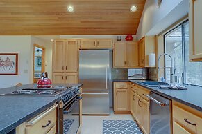 2 Quail Home Private Hot Tub, Steps from SHARC and short walk to the S