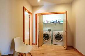 ALOFT Airy Design Townhouse with Columbia River View by RedAwning