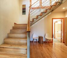 ALOFT Airy Design Townhouse with Columbia River View by RedAwning