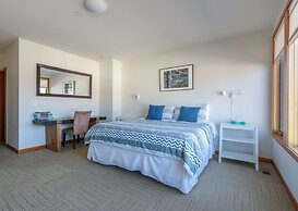 ALOFT Airy Design Townhouse with Columbia River View by RedAwning