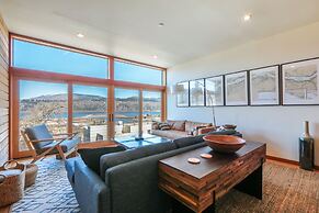 ALOFT Airy Design Townhouse with Columbia River View by RedAwning