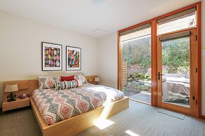 ALOFT Airy Design Townhouse with Columbia River View by RedAwning