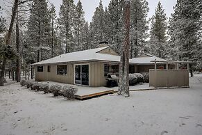 Pet-friendly 6 Otter Home Features Bikes to Explore Sunriver Village b