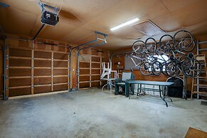 Pet-friendly 6 Otter Home Features Bikes to Explore Sunriver Village b