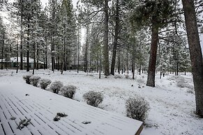Pet-Friendly 6 Otter Home features Bikes to Explore Sunriver Village b