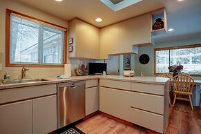 Pet-Friendly 6 Otter Home features Bikes to Explore Sunriver Village b