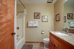 Pet-Friendly 6 Otter Home features Bikes to Explore Sunriver Village b