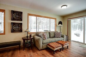 Pet-Friendly 6 Otter Home features Bikes to Explore Sunriver Village b