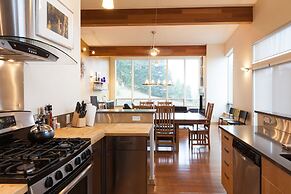 Mountain House 4 Bedroom Home by RedAwning