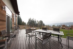 Mountain House 4 Bedroom Home by RedAwning