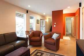 Mountain House 4 Bedroom Home by RedAwning