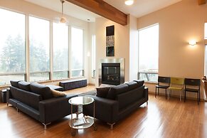 Mountain House 4 Bedroom Home by RedAwning