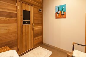 Mountain House 4 Bedroom Home by RedAwning