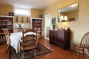 Daisy's Place 3 Bedroom Home by RedAwning