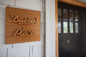 Daisy's Place 3 Bedroom Home by RedAwning