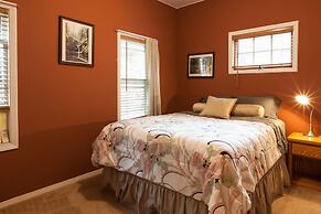 Daisy's Place 3 Bedroom Home by RedAwning