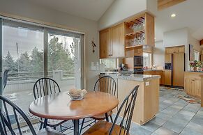 3 Mulligan Home features Hot Tub on Private Deck and Wood-Burning Fire