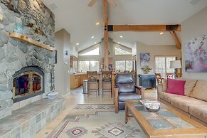 3 Mulligan Home features Hot Tub on Private Deck and Wood-Burning Fire
