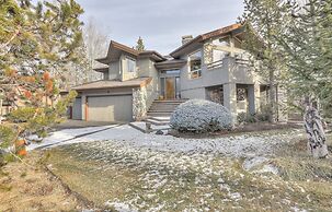 3 Mulligan Home features Hot Tub on Private Deck and Wood-Burning Fire