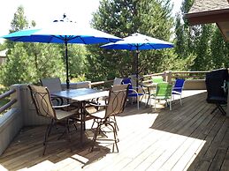 3 Mulligan Home features Hot Tub on Private Deck and Wood-Burning Fire