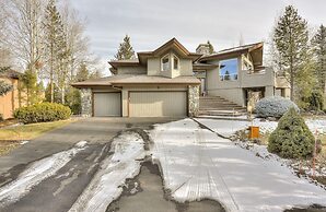 3 Mulligan Home features Hot Tub on Private Deck and Wood-Burning Fire