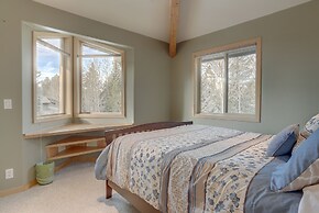 3 Mulligan Home features Hot Tub on Private Deck and Wood-Burning Fire