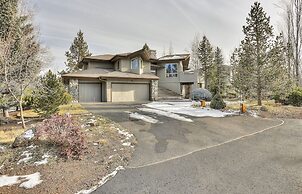 3 Mulligan Home features Hot Tub on Private Deck and Wood-Burning Fire