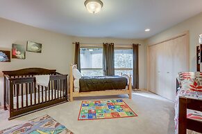 3 Mulligan Home features Hot Tub on Private Deck and Wood-Burning Fire