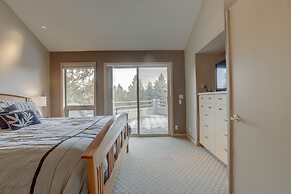 3 Mulligan Home features Hot Tub on Private Deck and Wood-Burning Fire