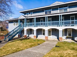 Alley's 22 Condo with Direct Deck Access by RedAwning