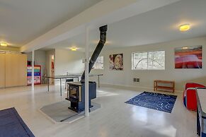 Fir Mountain Escape 4 Bedroom Home by RedAwning