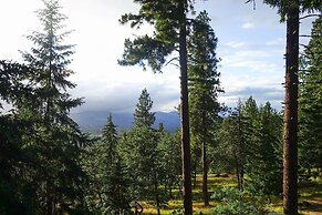 Fir Mountain Escape 4 Bedroom Home by RedAwning