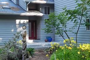 Fir Mountain Escape 4 Bedroom Home by RedAwning