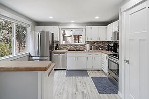 2 Killdeer Home features Private Hot Tub and Bikes to Explore Sunriver