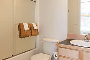 Pet-Friendly Venturi with Fireplace and BBQ on the Deck by RedAwning