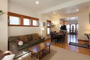 Pet-Friendly Venturi with Fireplace and BBQ on the Deck by RedAwning