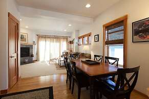 Pet-Friendly Venturi with Fireplace and BBQ on the Deck by RedAwning