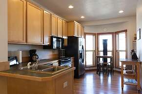 Pet-Friendly Venturi with Fireplace and BBQ on the Deck by RedAwning