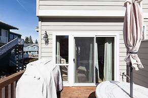 Pet-Friendly Venturi with Fireplace and BBQ on the Deck by RedAwning