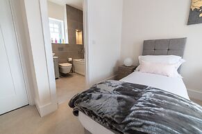 Reading Green Park Village Serviced Apt