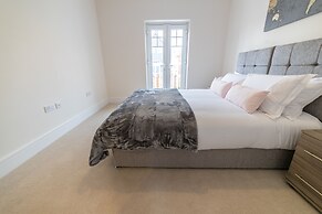 Reading Green Park Village Serviced Apt