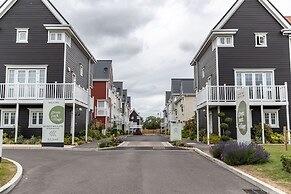 Reading Green Park Village Serviced Apt