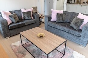 Reading Green Park Village Serviced Apt