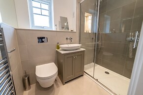 Reading Green Park Village Serviced Apt