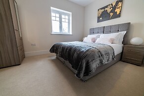 Reading Green Park Village Serviced Apt