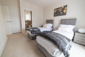 Reading Green Park Village Serviced Apt