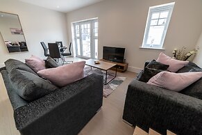 Reading Green Park Village Serviced Apt