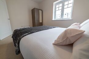 Reading Green Park Village Serviced Apt