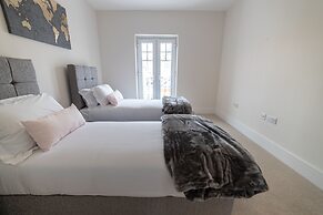 Reading Green Park Village Serviced Apt