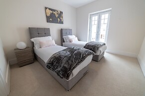 Reading Green Park Village Serviced Apt